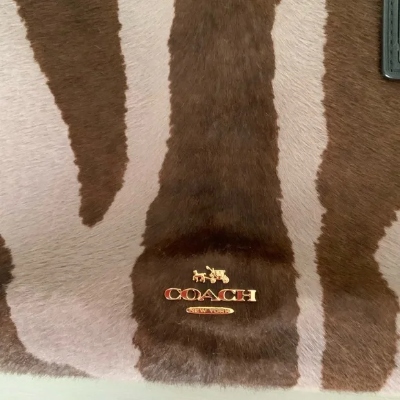 Coach,calf hair and leather top handle
Bag - Picture 6 of 14